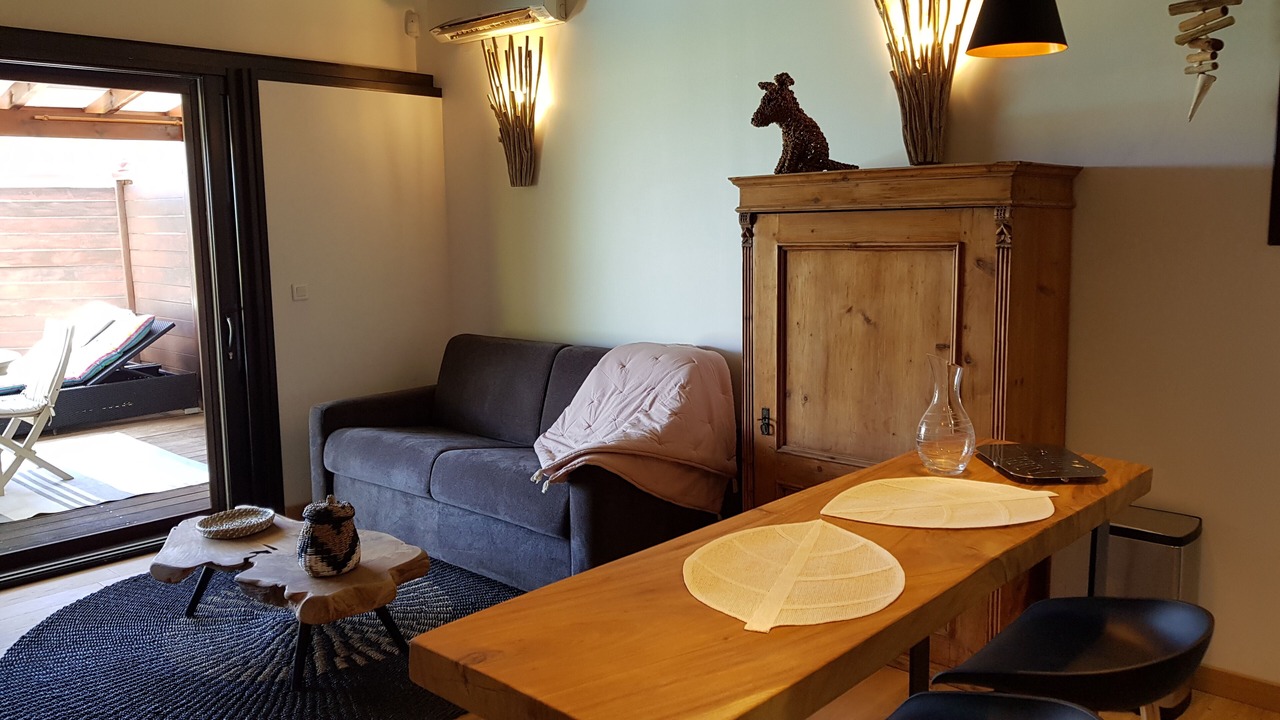 Photo of Livingroom in Oyster Pond