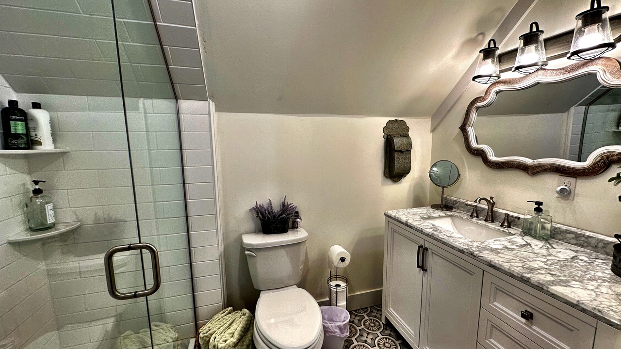 Photo of Bathroom in Morganfield