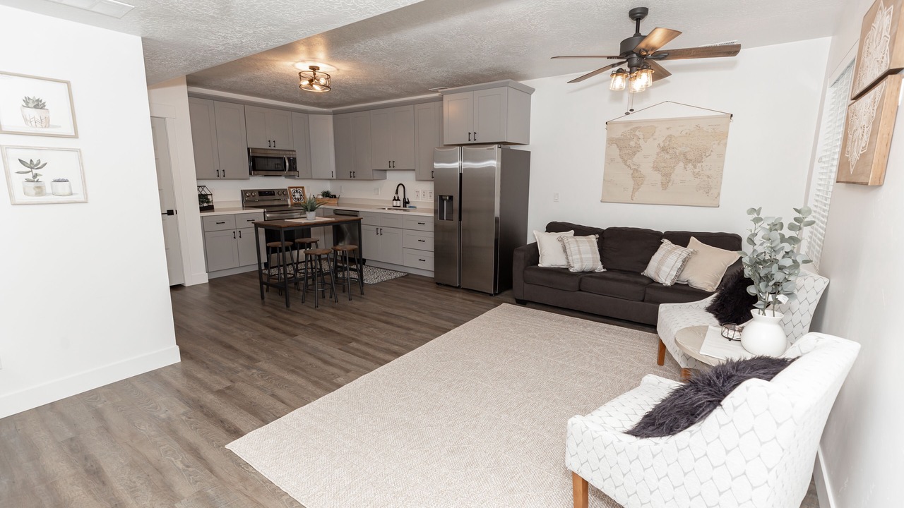 Photo of Livingroom in Eagle Mountain
