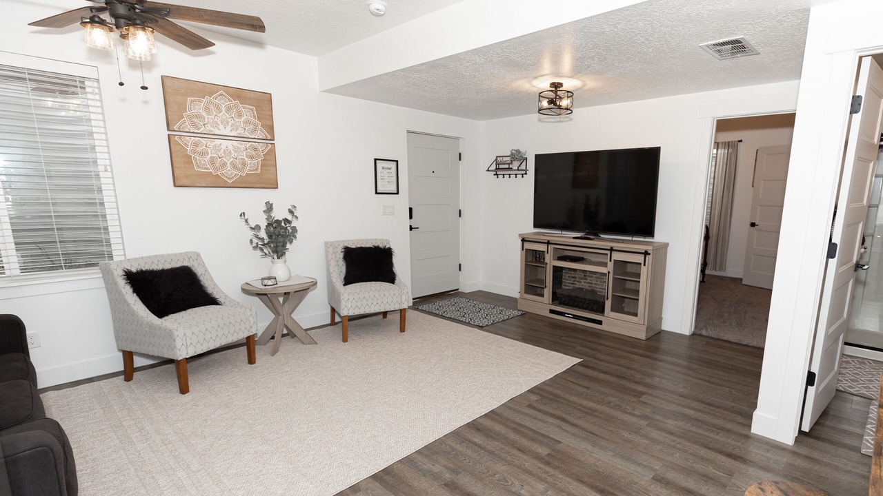 Photo of Livingroom in Eagle Mountain