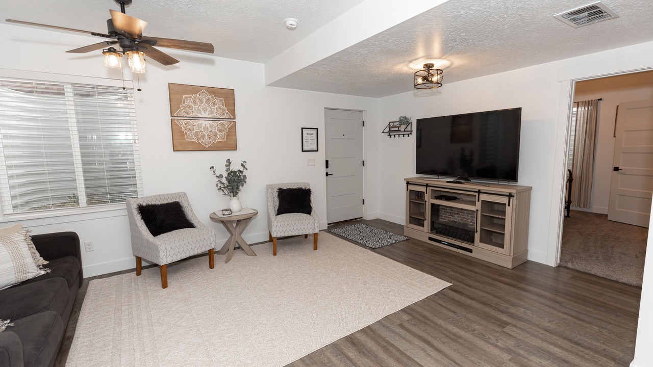 Photo of Livingroom in Eagle Mountain