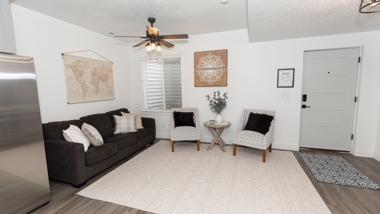 Photo of Livingroom in Eagle Mountain