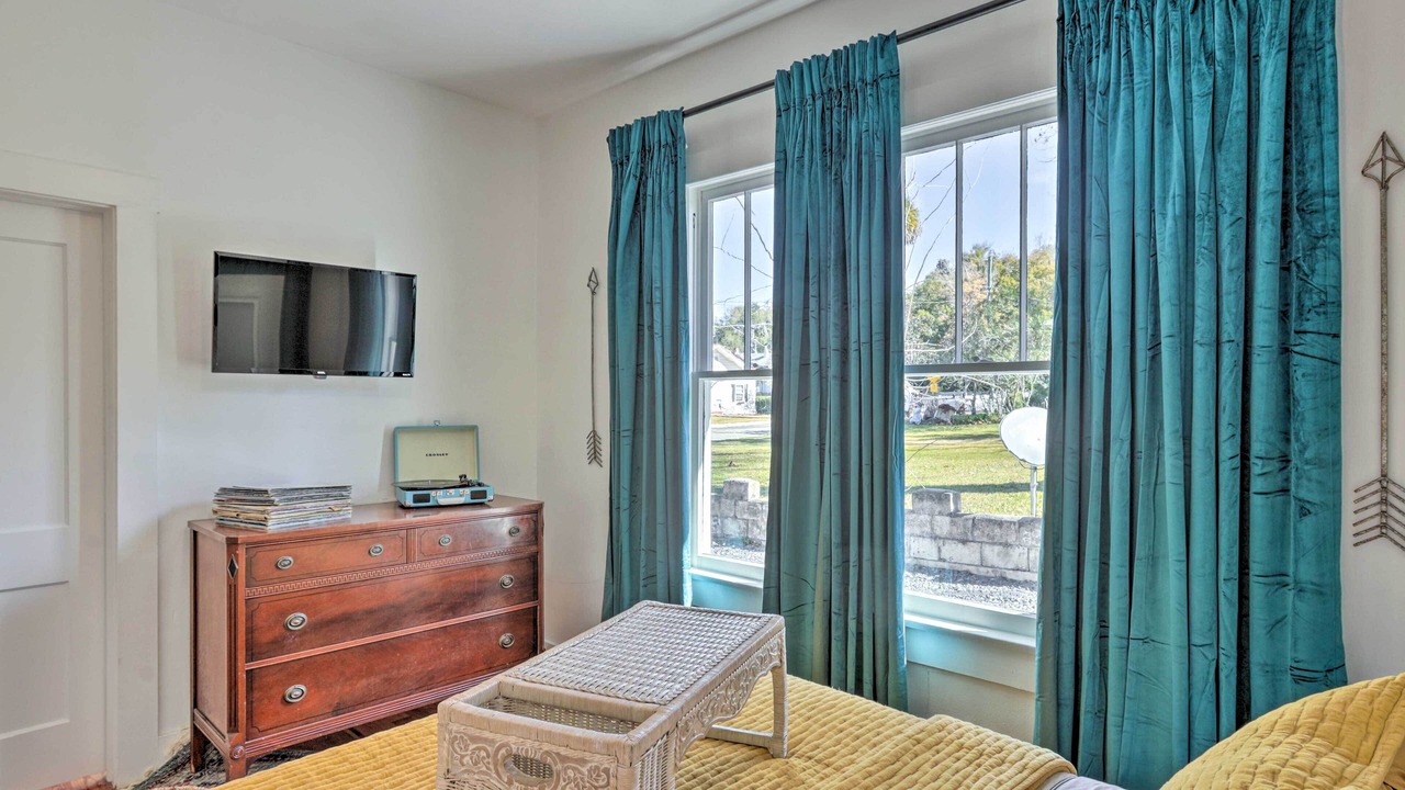 Photo of Bedroom in Historic District
