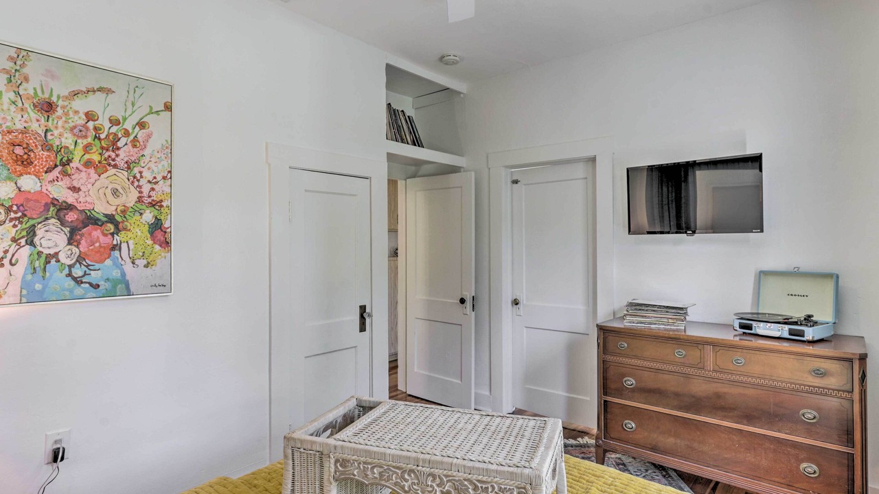 Photo of Bedroom in Historic District