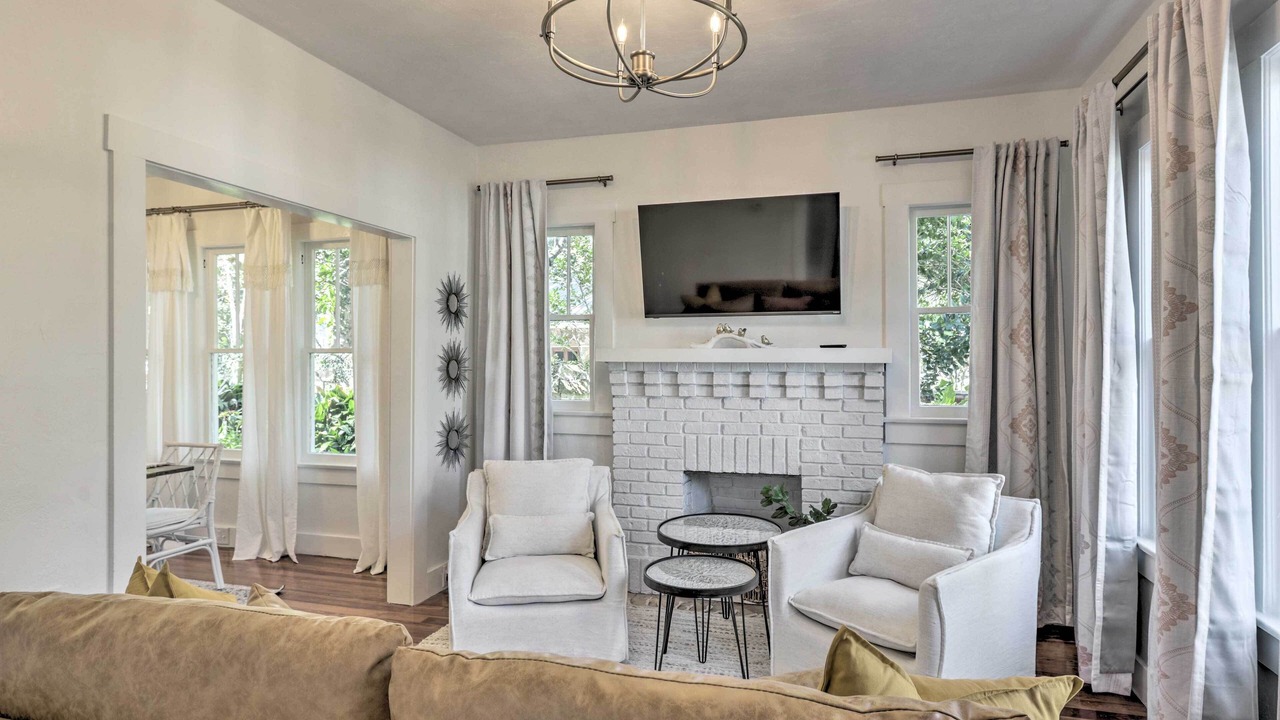 Photo of Livingroom in Historic District