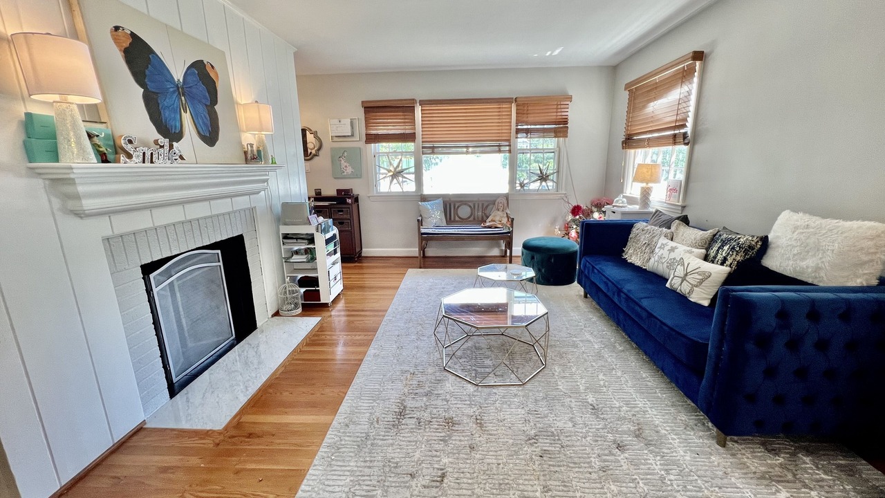 Photo of Livingroom in Bethesda