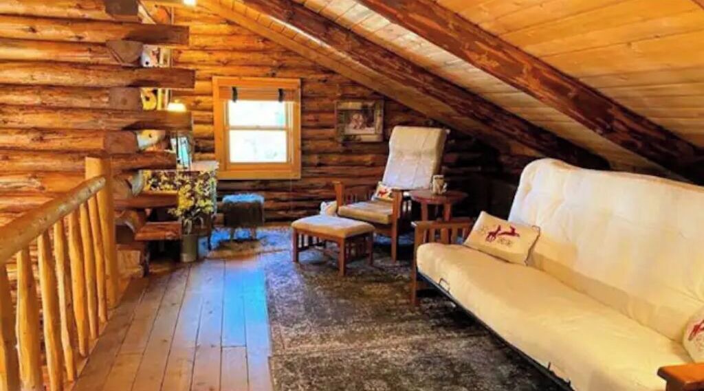 Photo of Livingroom in Adams