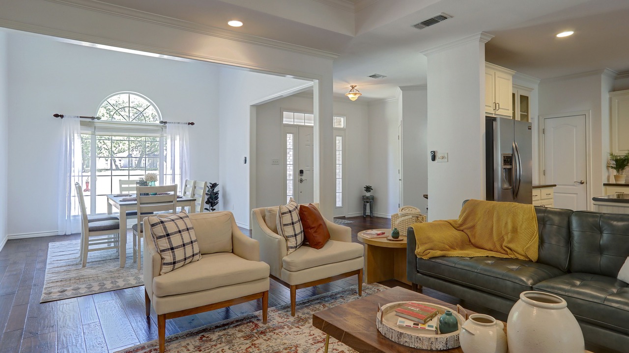 Photo of Livingroom in Emory