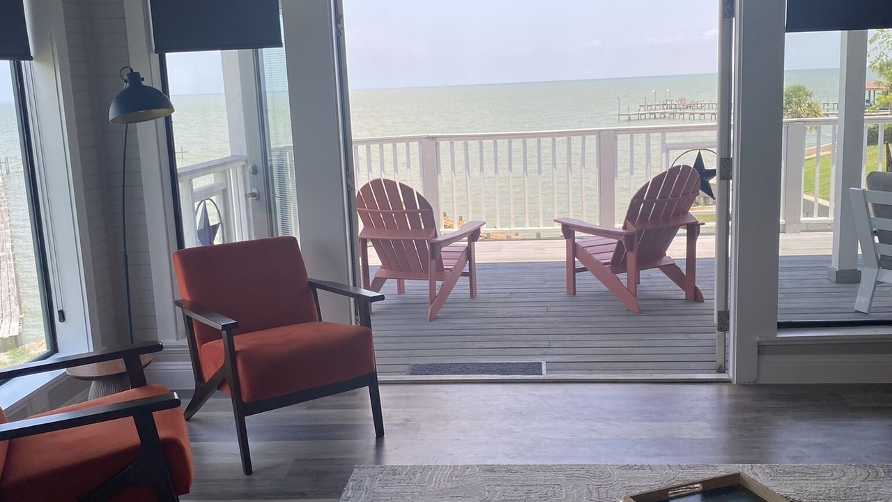 Photo of Livingroom in Bacliff
