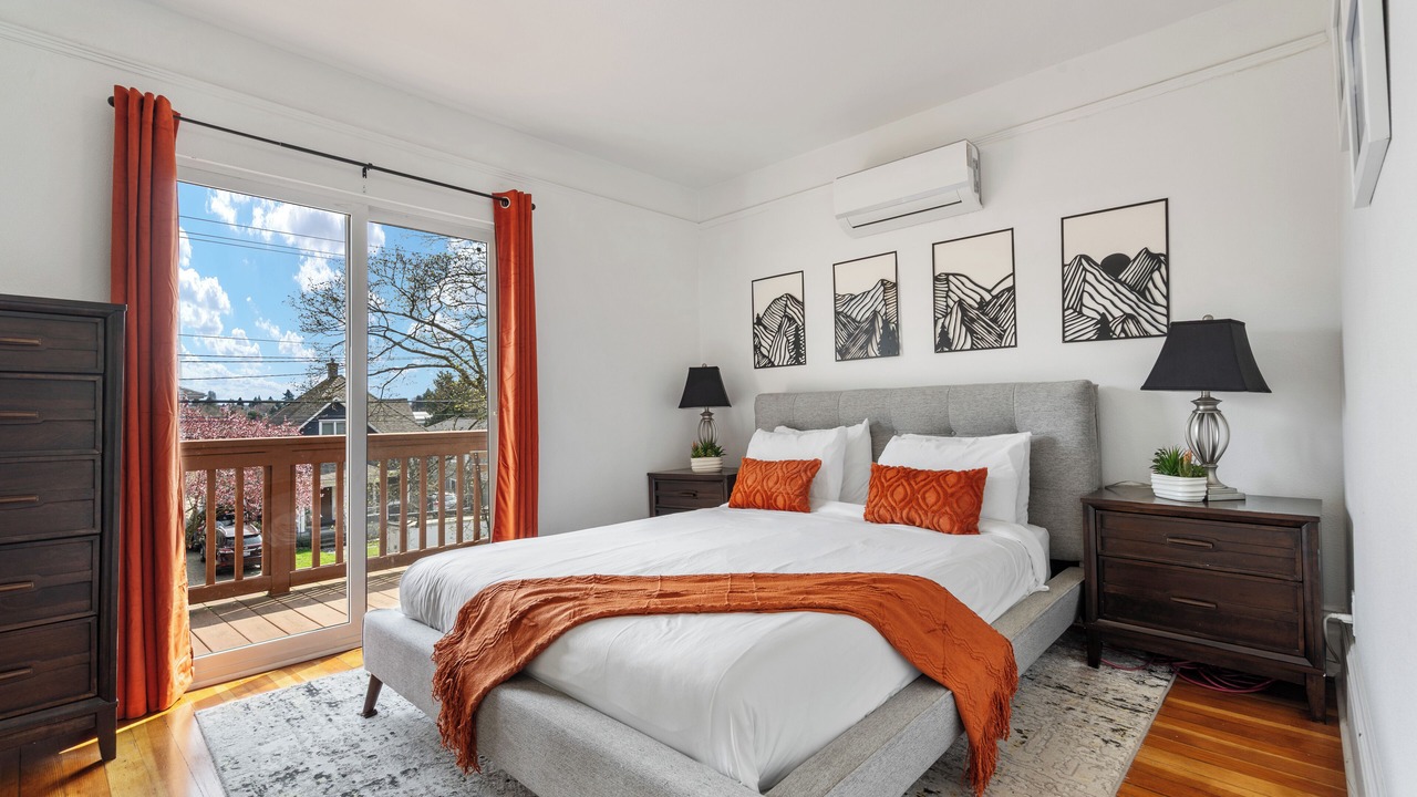 Photo of Bedroom in Minor