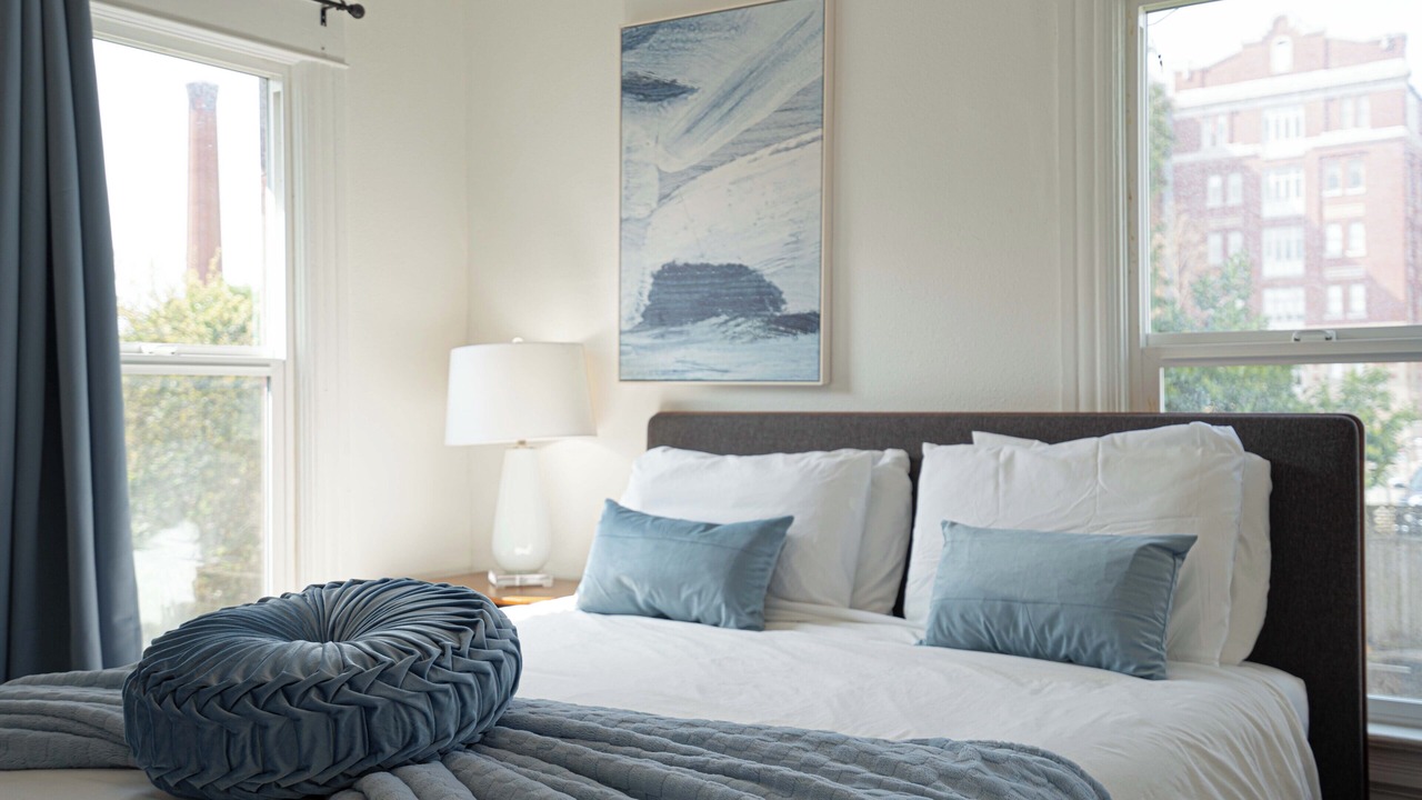 Photo of Bedroom in Minor