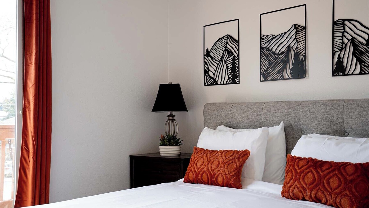 Photo of Bedroom in Minor