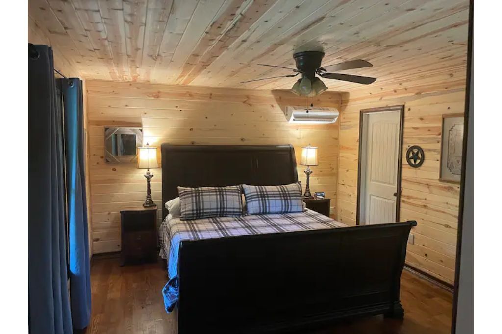 Photo of Bedroom in Pettit