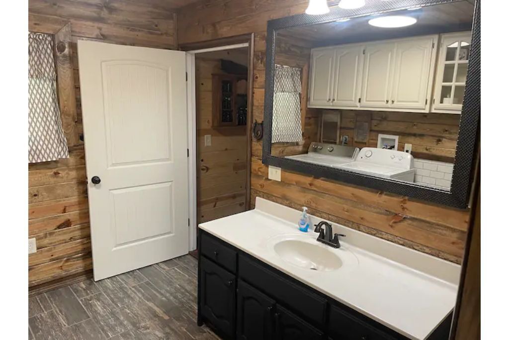 Photo of Bathroom in Pettit