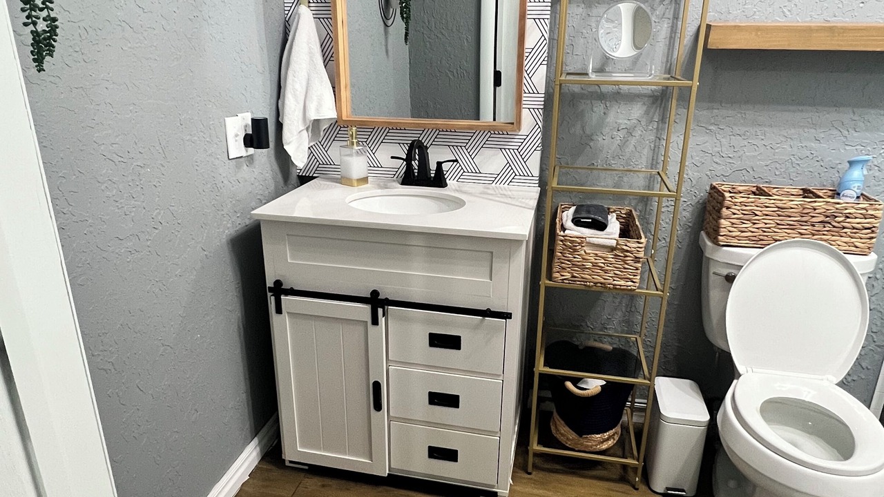 Photo of Bathroom in Hoyt