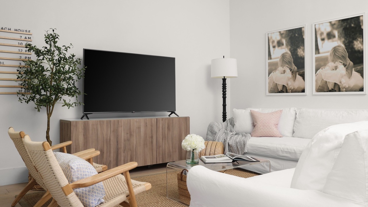 Photo of Livingroom in East Cesar Chavez