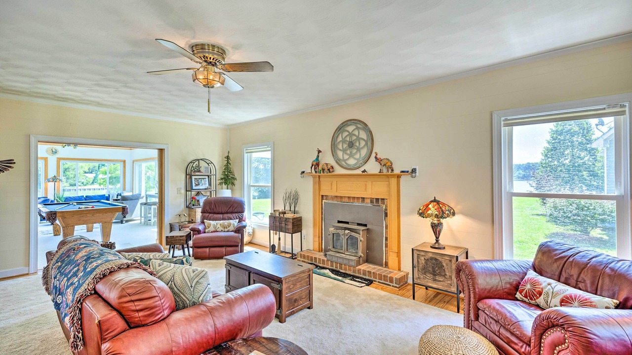 Photo of Livingroom in Reedville