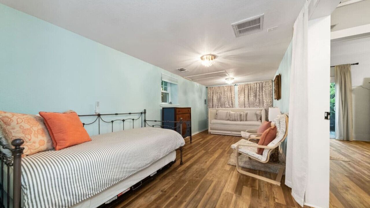 Photo of Livingroom in Prairie Lea