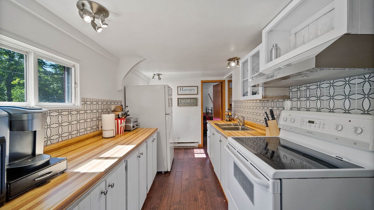 Photo of Kitchen in Echo Bay
