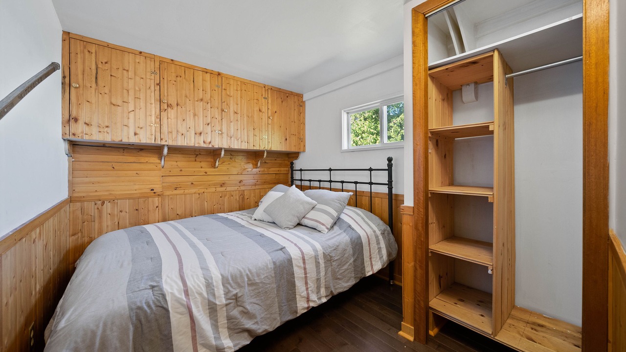 Photo of Bedroom in Echo Bay