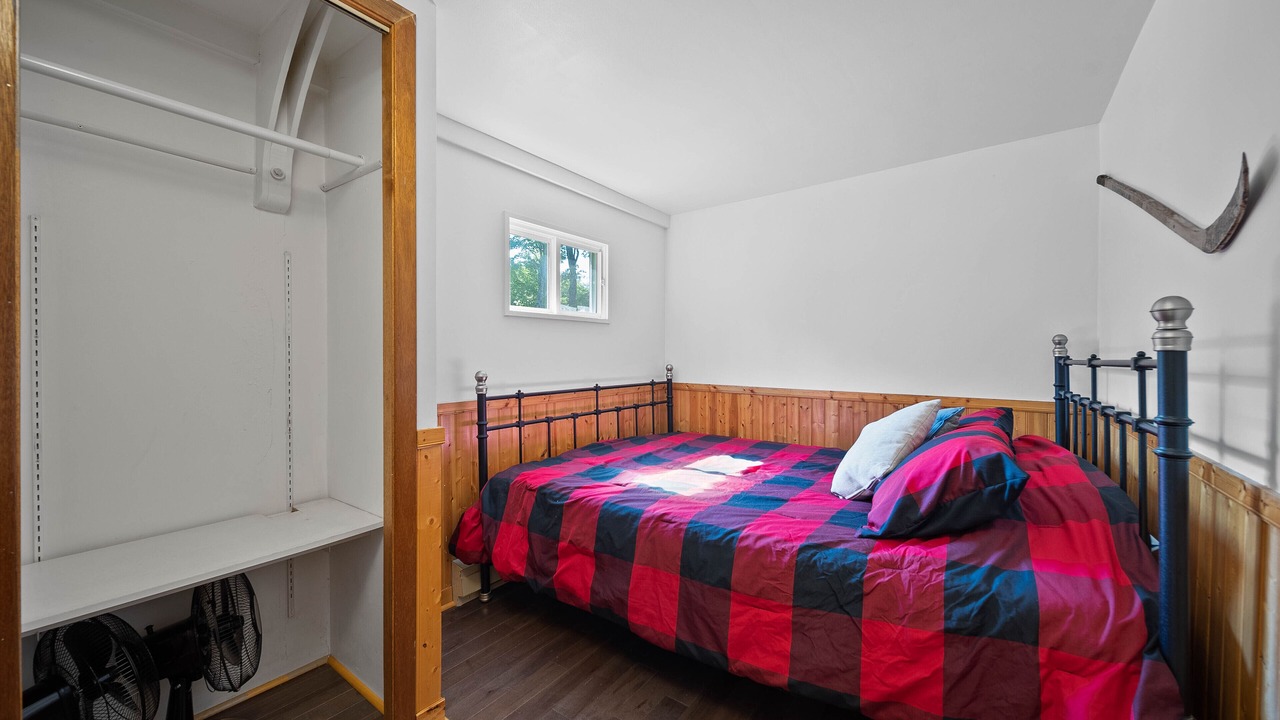 Photo of Bedroom in Echo Bay