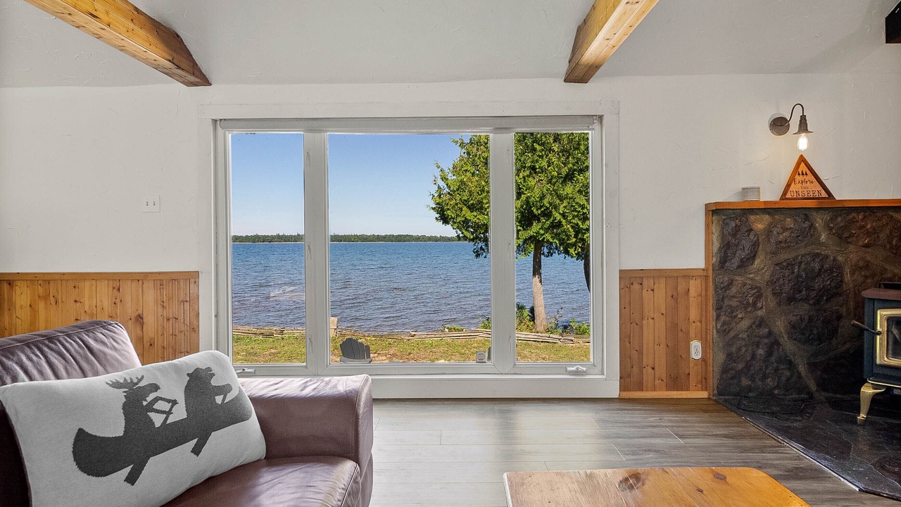 Photo of Livingroom in Echo Bay