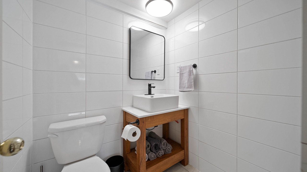 Photo of Bathroom in Echo Bay
