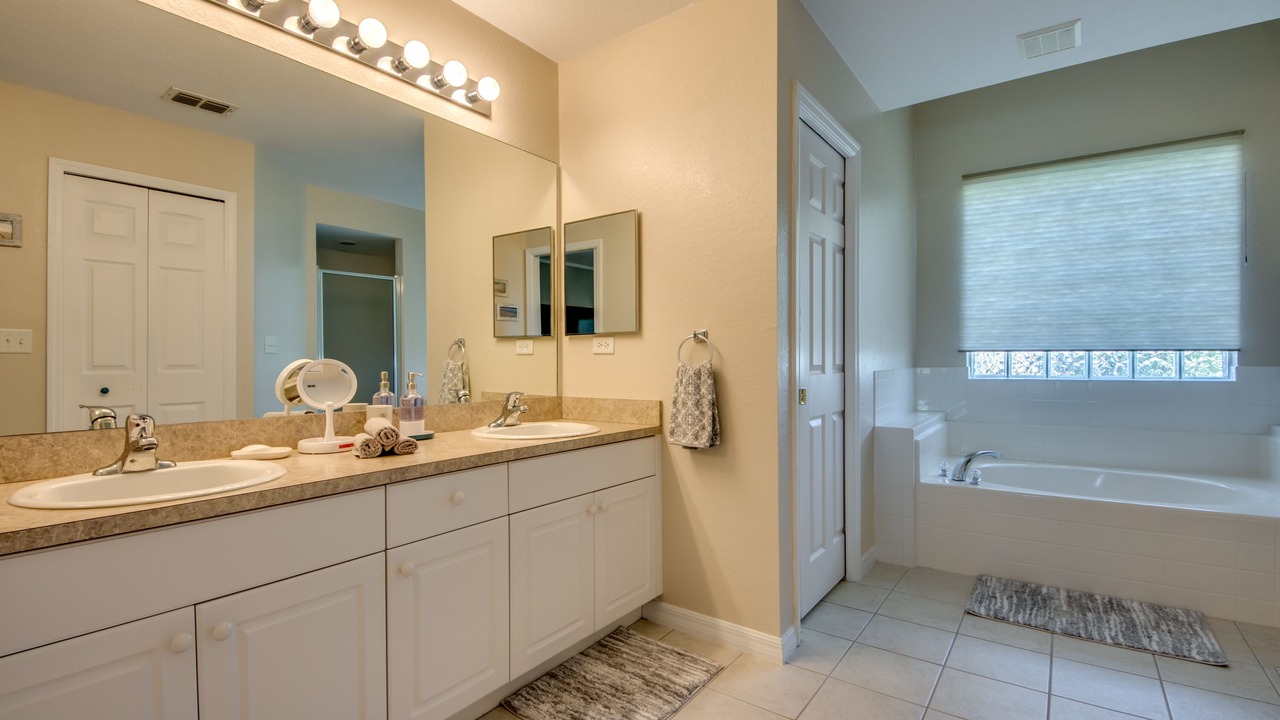 Photo of Bathroom in Jacarandas