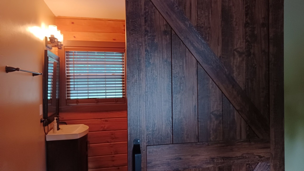 Photo of Bathroom in Jasper