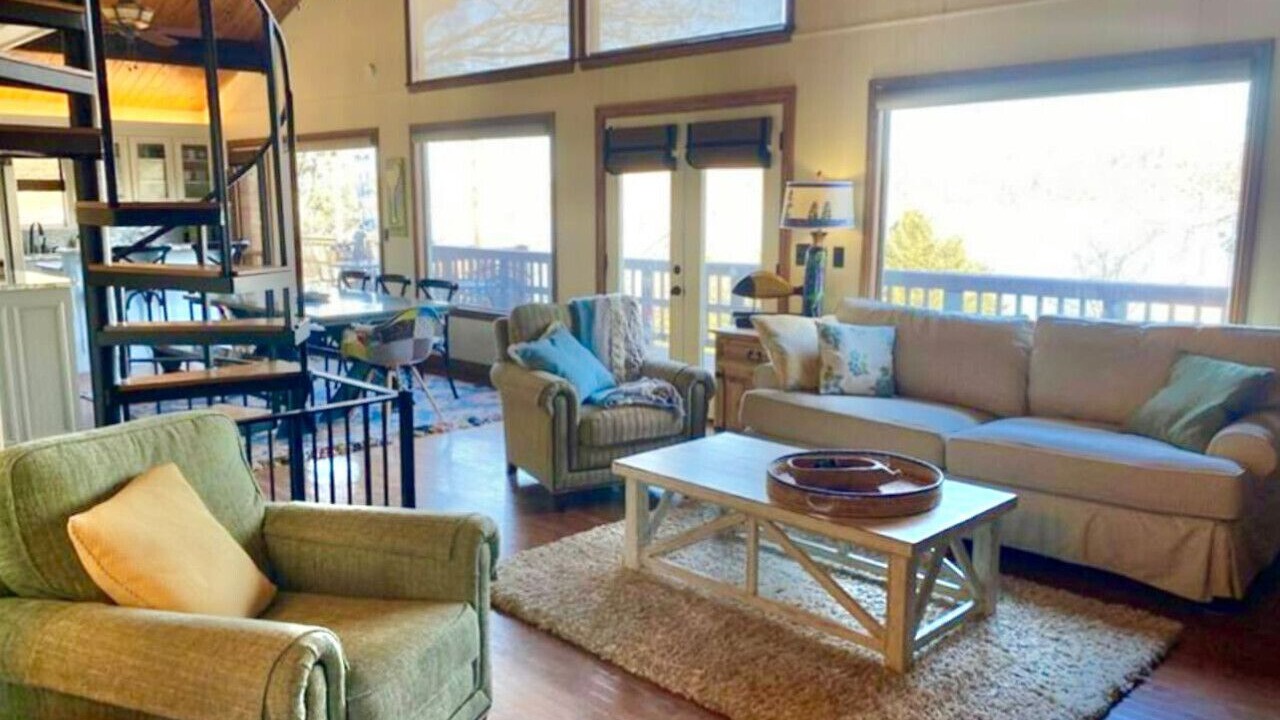 Photo of Livingroom in Beaver Shores