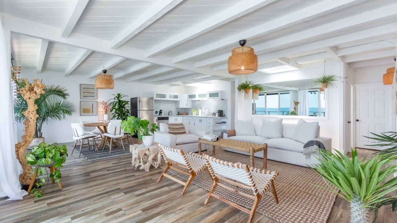 Photo of Livingroom in Eastern Malibu