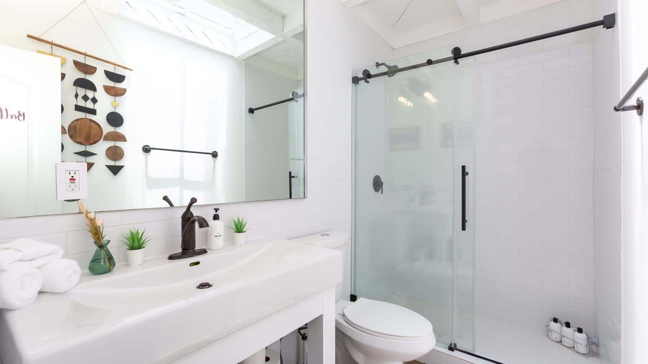 Photo of Bathroom in Eastern Malibu