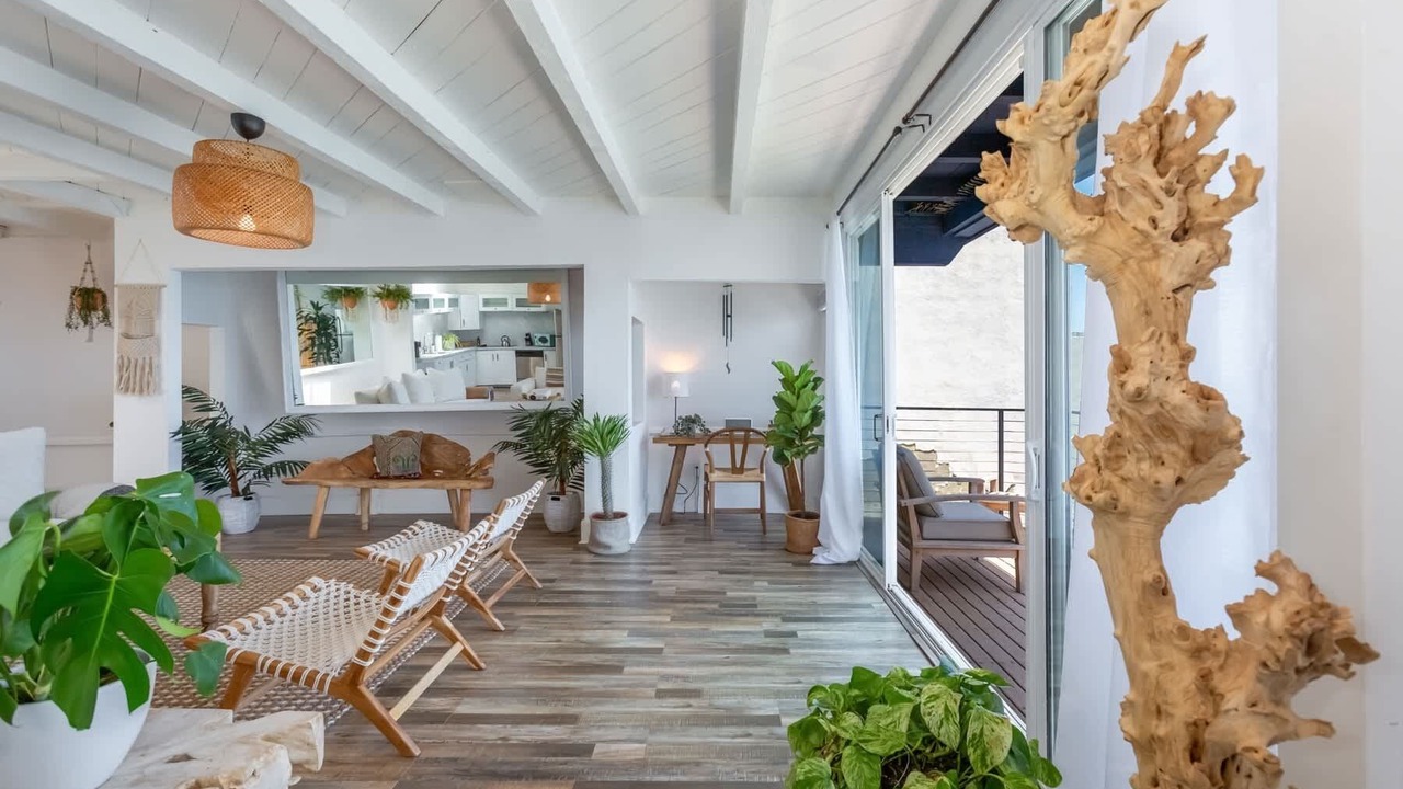 Photo of Livingroom in Eastern Malibu