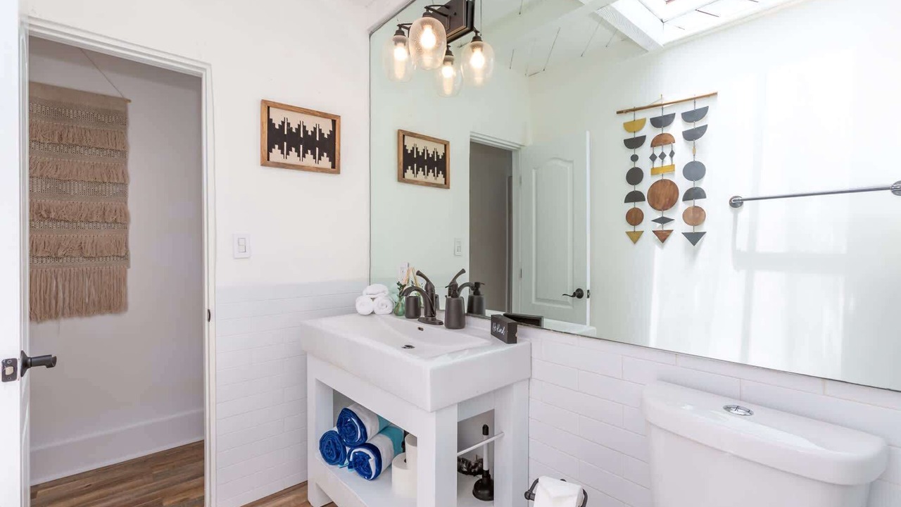 Photo of Bathroom in Eastern Malibu