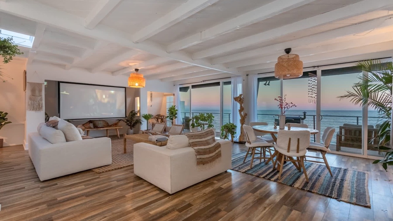 Photo of Livingroom in Eastern Malibu