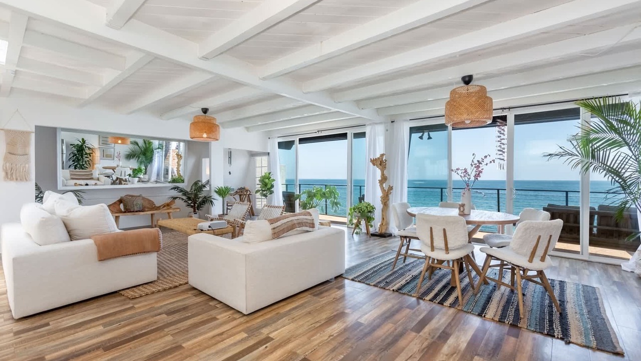 Photo of Livingroom in Eastern Malibu