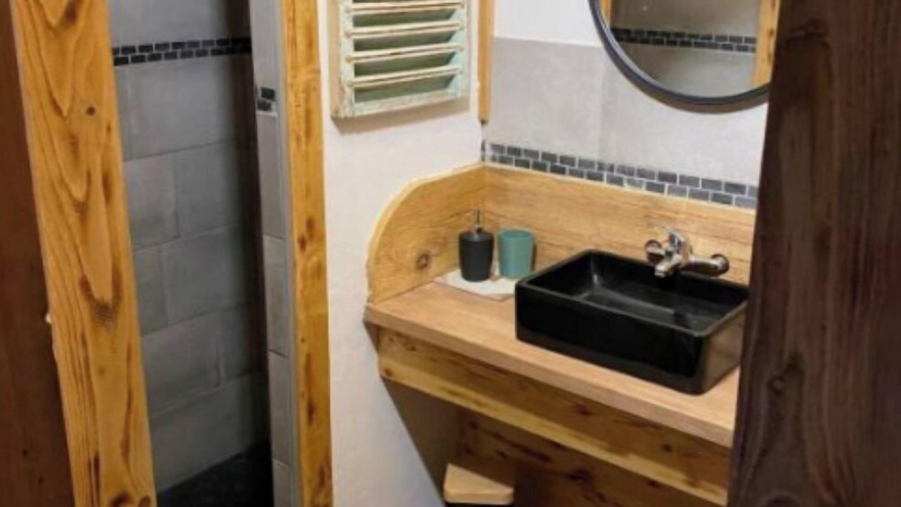 Photo of Bathroom in Echallon