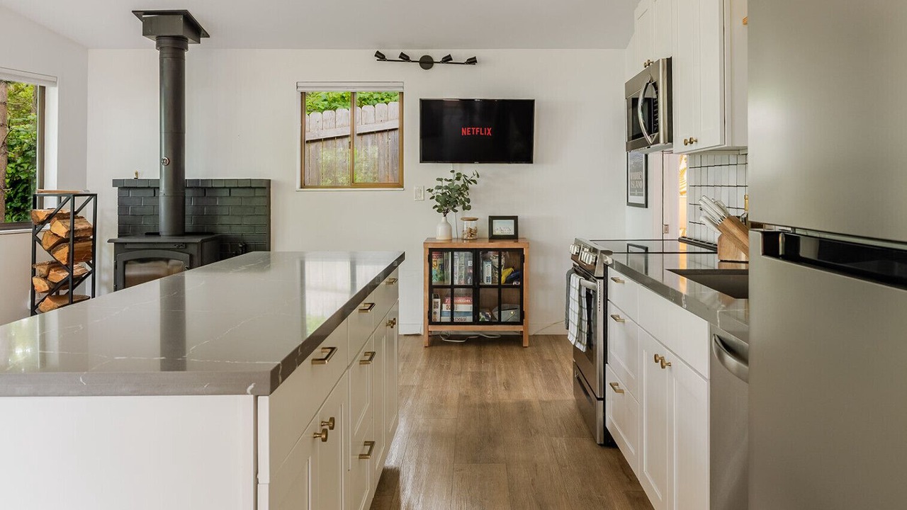 Photo of Others in Clinton