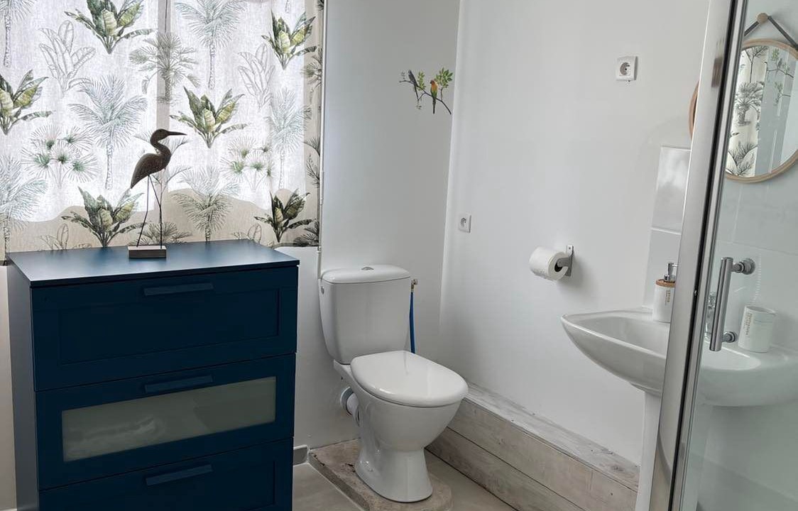 Photo of Bathroom in Violes