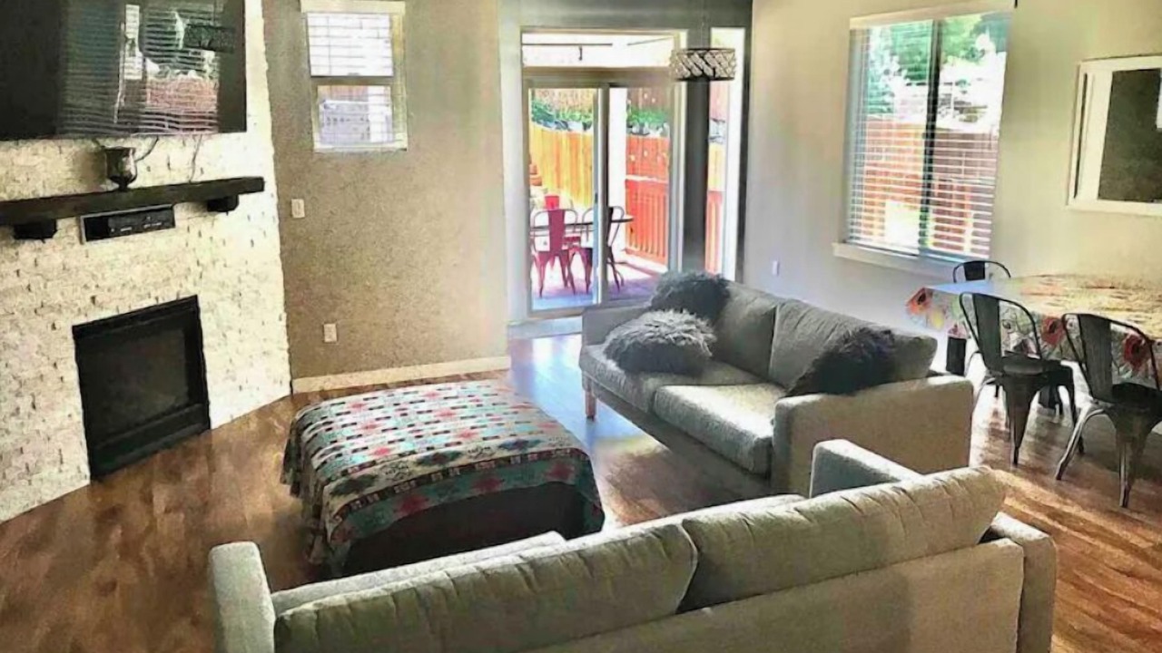 Photo of Livingroom in Pleasant Valley