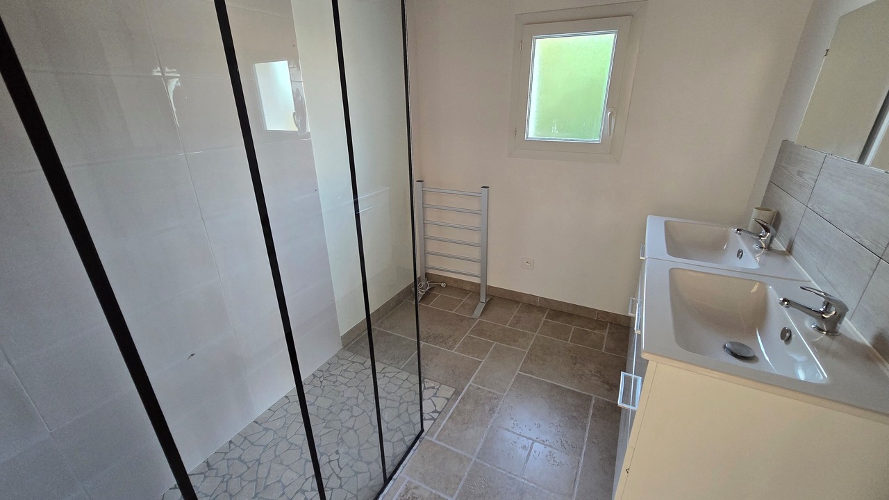 Photo of Bathroom in Saint-Marcel-d'Aredeche