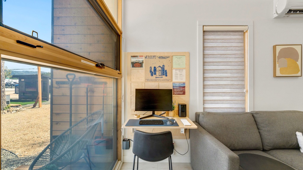 Photo of Livingroom in Idaho City