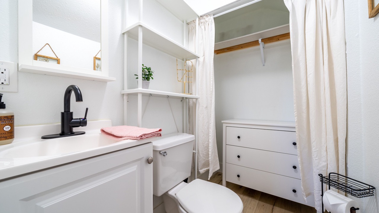 Photo of Bathroom in North Oak Park