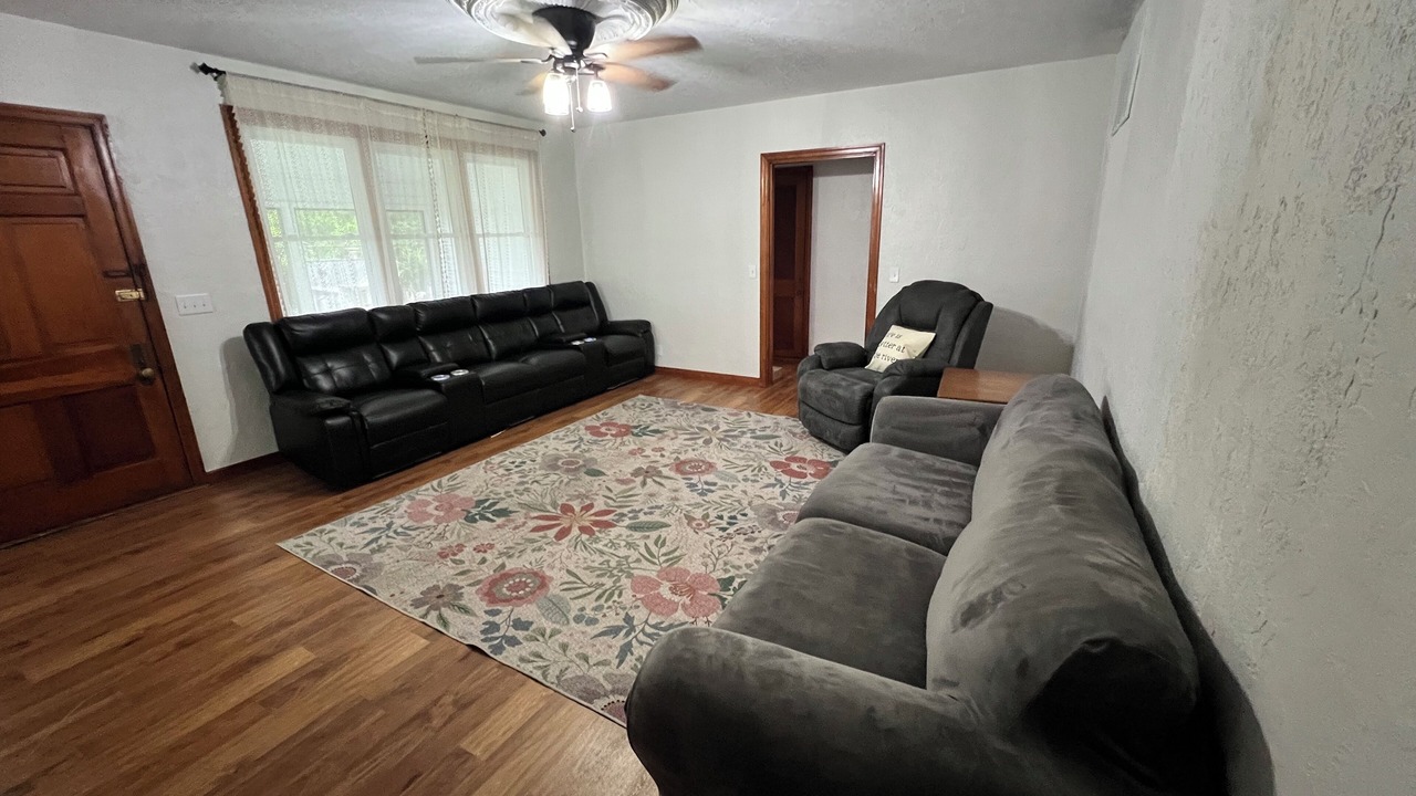 Photo of Livingroom in Eminence