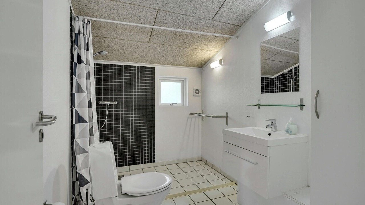 Photo of Bathroom in Øster Melholt