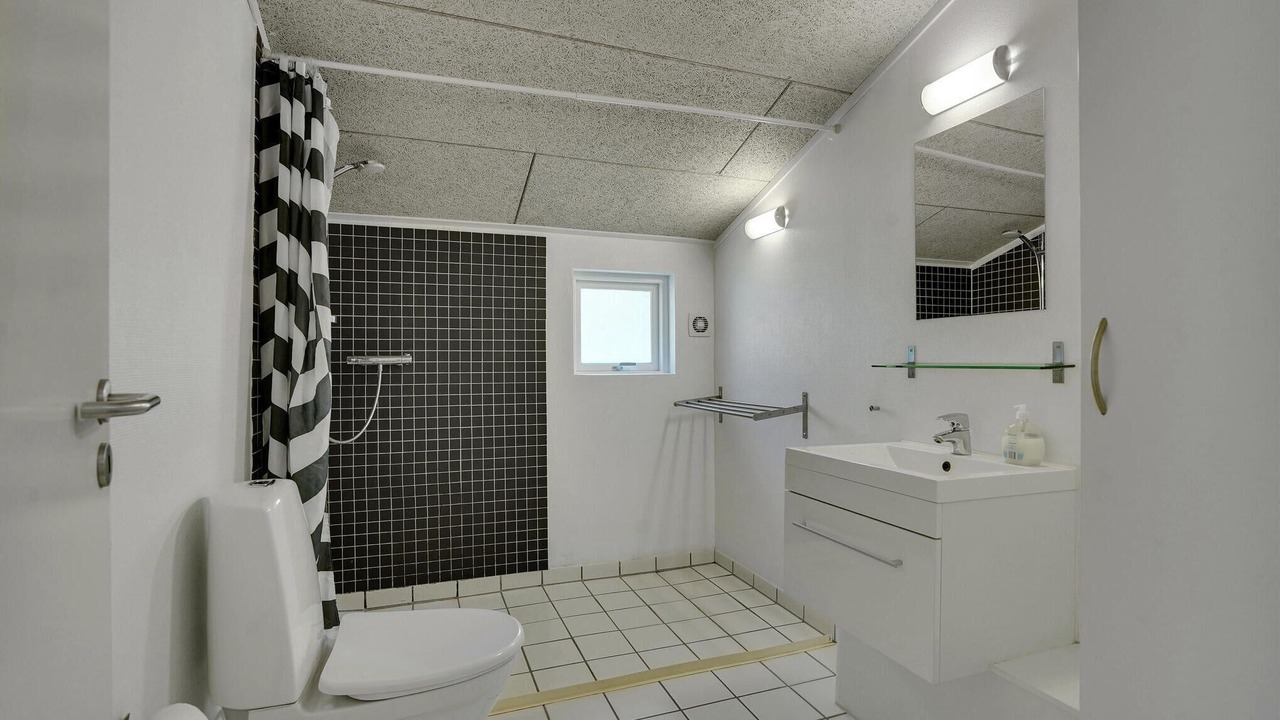 Photo of Bathroom in Øster Melholt