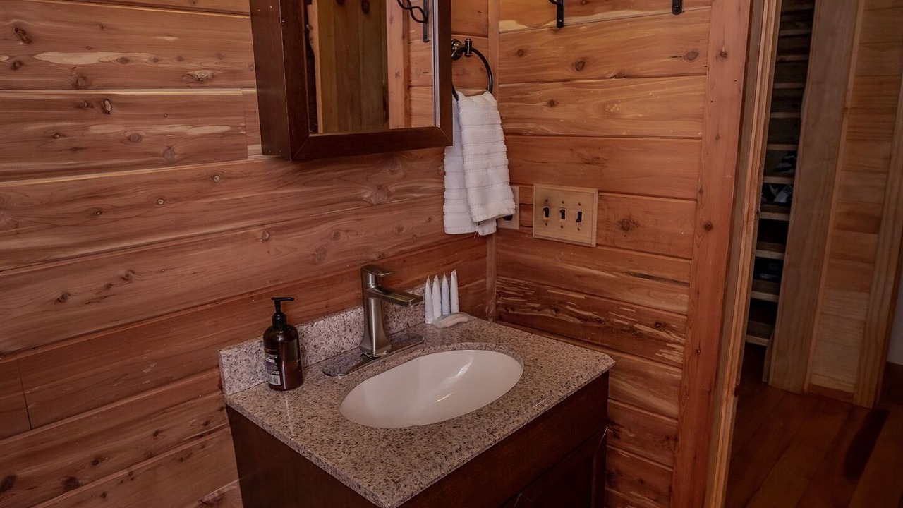 Photo of Bathroom in Upper Tract