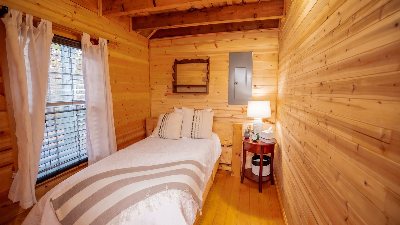 Photo of Bedroom in Upper Tract