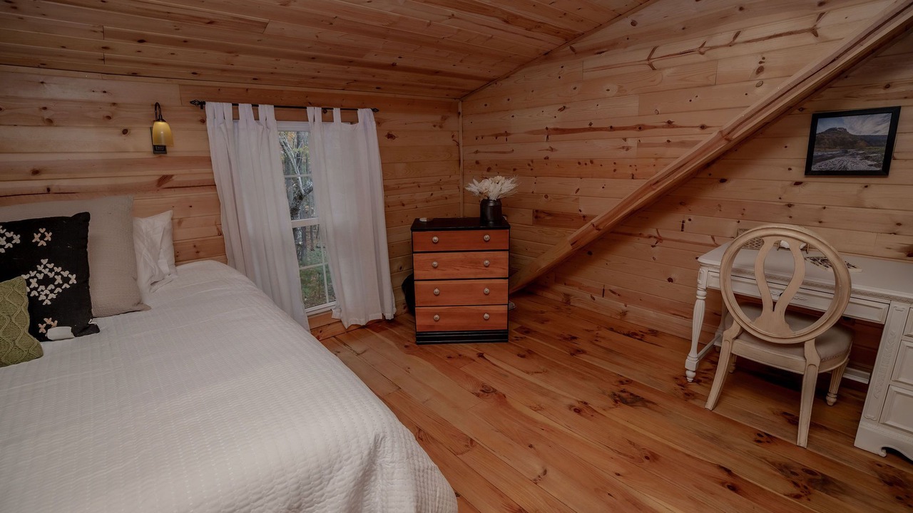 Photo of Bedroom in Upper Tract