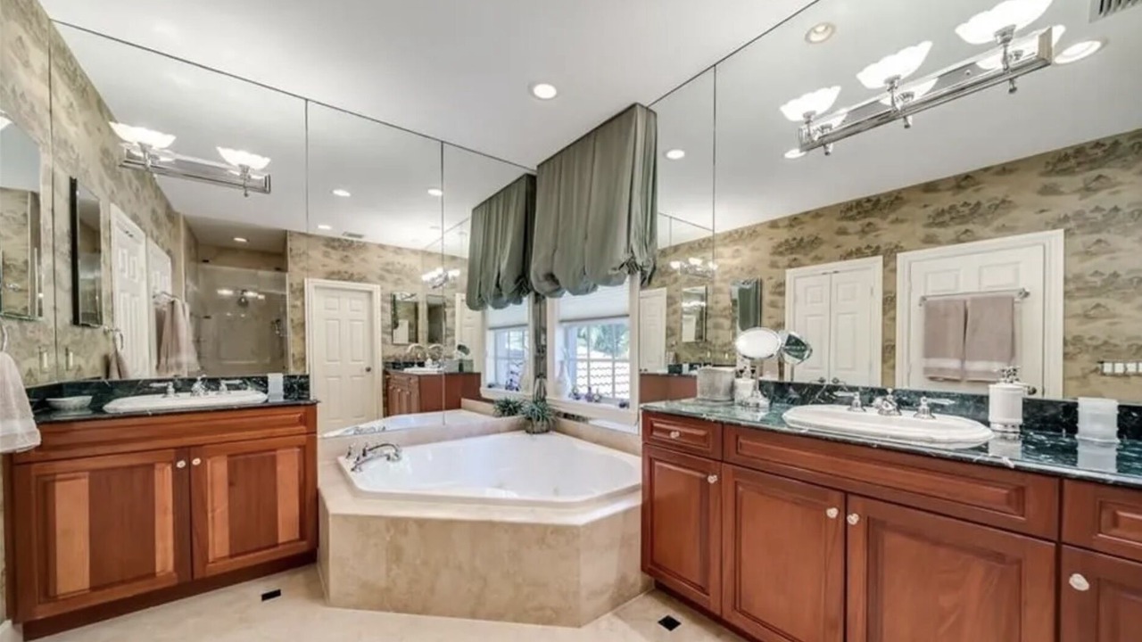 Photo of Bathroom in Birch Park Finger Streets